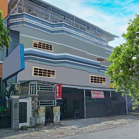 Oyo 1935 Hotel Diamond Inn Makassar Dış mekan fotoğraf