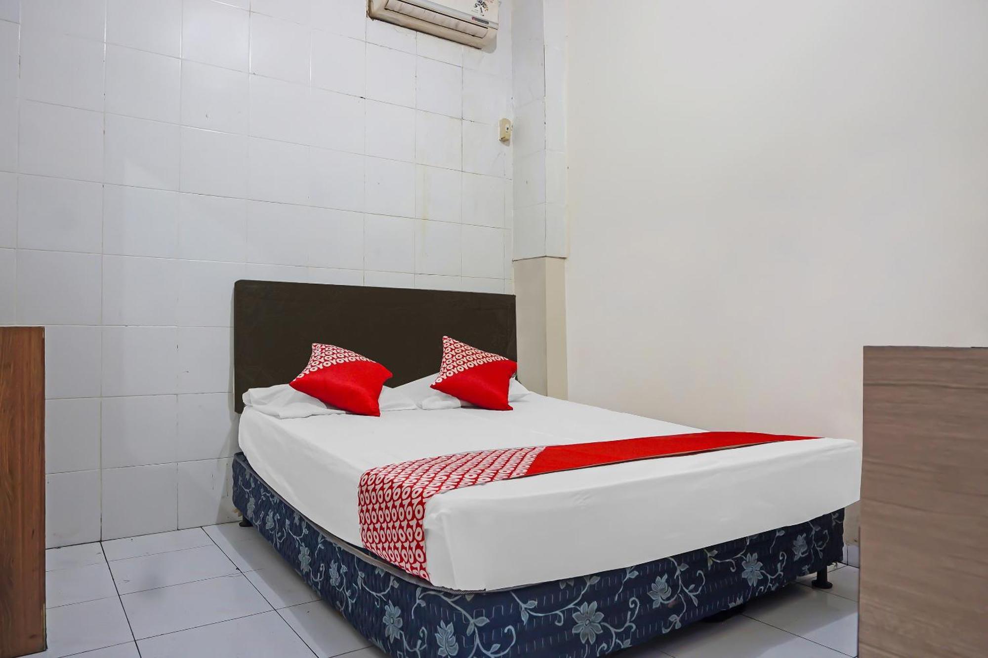 Oyo 1935 Hotel Diamond Inn Makassar Dış mekan fotoğraf