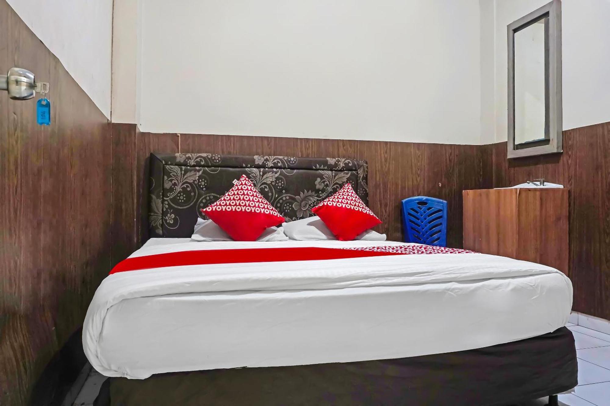 Oyo 1935 Hotel Diamond Inn Makassar Dış mekan fotoğraf