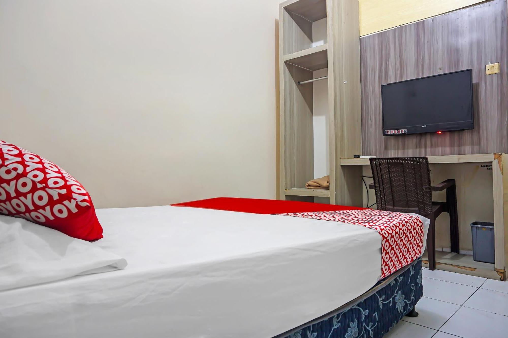 Oyo 1935 Hotel Diamond Inn Makassar Dış mekan fotoğraf