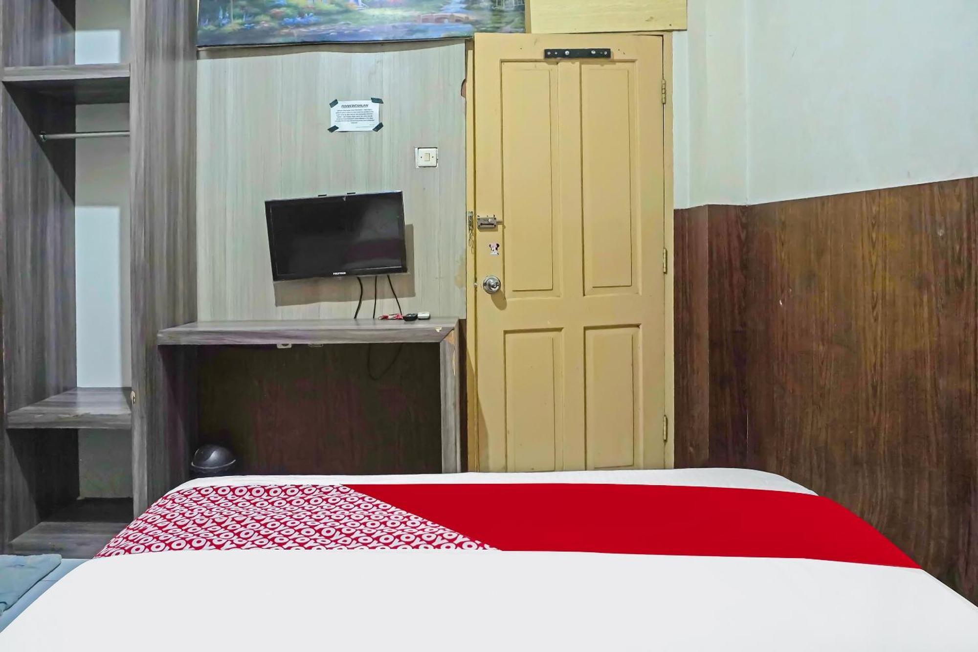 Oyo 1935 Hotel Diamond Inn Makassar Dış mekan fotoğraf