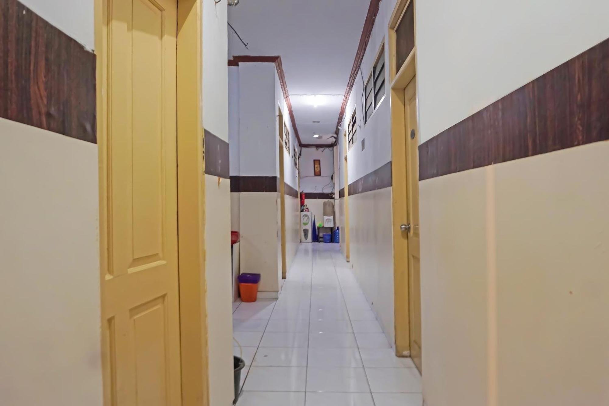 Oyo 1935 Hotel Diamond Inn Makassar Dış mekan fotoğraf