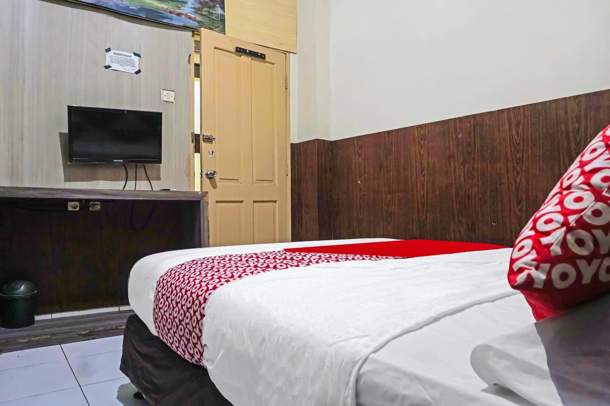Oyo 1935 Hotel Diamond Inn Makassar Dış mekan fotoğraf