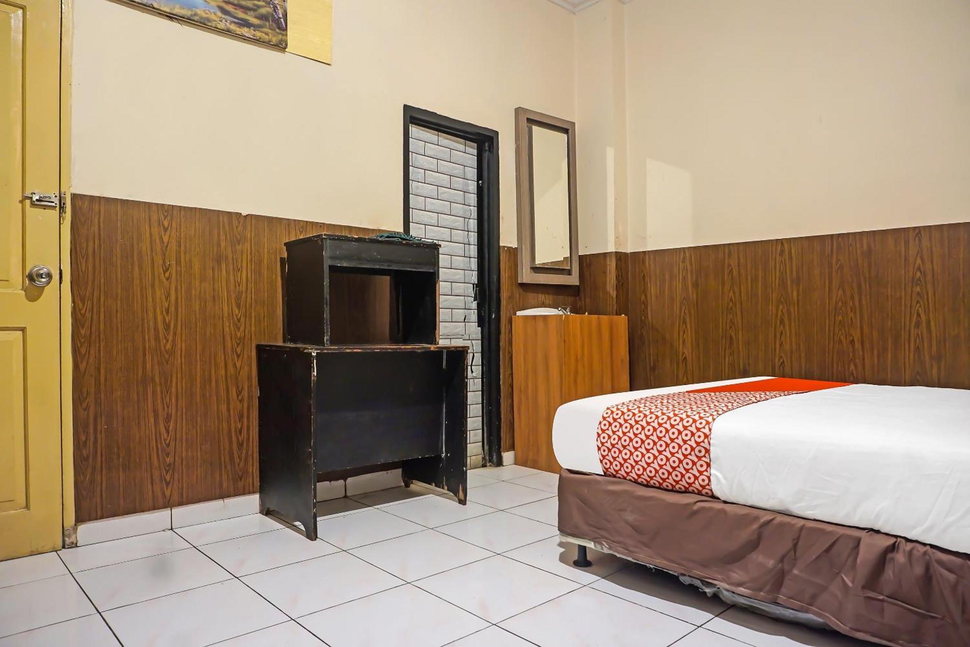Oyo 1935 Hotel Diamond Inn Makassar Dış mekan fotoğraf