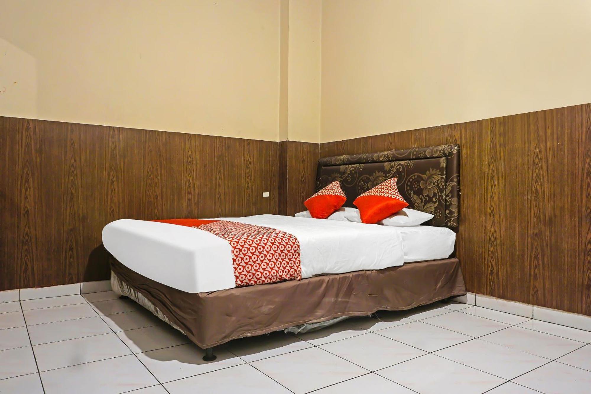 Oyo 1935 Hotel Diamond Inn Makassar Dış mekan fotoğraf